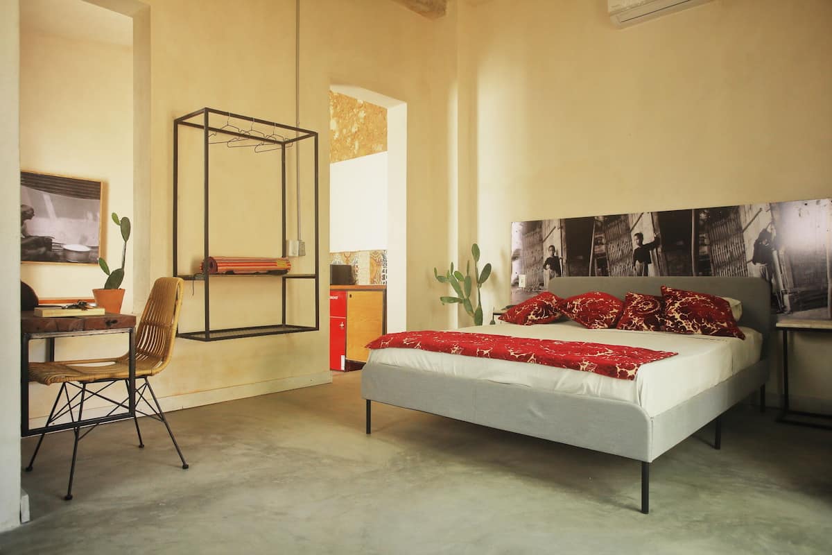 1 bedroom, in-room safe, individually decorated, individually furnished