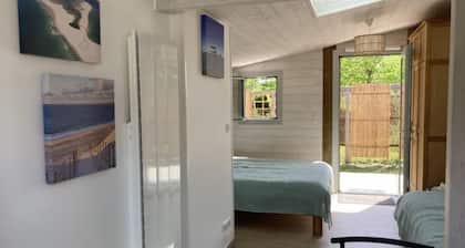 Independent studio 3 stars