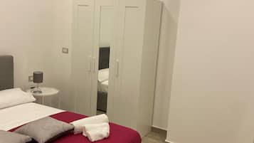 2 Schlafzimmer, Zimmersafe, Schreibtisch, Bügeleisen/Bügelbrett