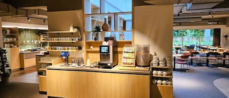 Frukostbuffé varje dag (EUR 15 per person)