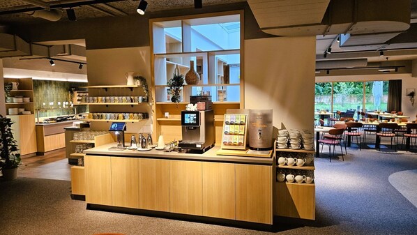 Dagelijks ontbijtbuffet (EUR 15 per persoon)