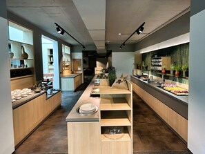 Dagelijks ontbijtbuffet (EUR 15 per persoon)