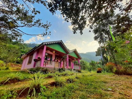 Farmstay @ Chhota Mungwa, Darjeeling For Family, Friends & Furry Friends.