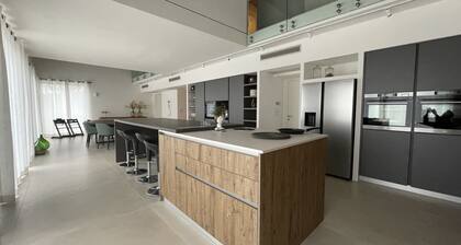 Spectacular villa with private pool and views on the vineyards and the alps