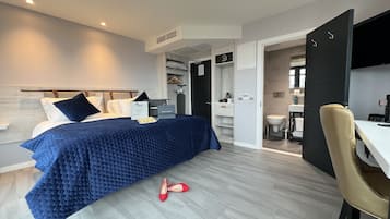 Deluxe Double room with Balcony | Schreibtisch, kostenloses WLAN, Bettwäsche