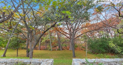 Cypress Moon I Cypress Creek access, minutes to Blue Hole