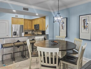 Dining - Azure #115 - Beautiful Poolside 4 Bd Beachfront Condo (Fort Walton Beach)