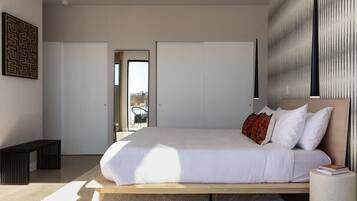 2 bedrooms, desk, iron/ironing board, travel crib