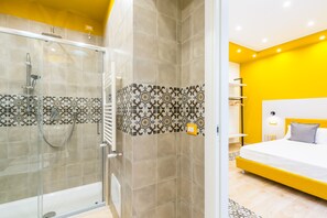 City Apartment | Bathroom | Shower, hair dryer, bidet, towels - Colonna Apartments by Wonderful Italy (Naples)