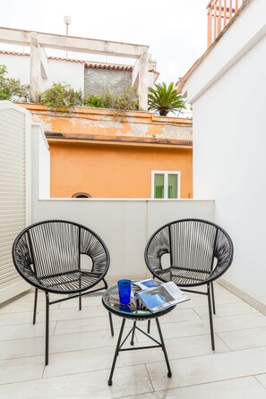 Terrace/patio - Colonna Apartments by Wonderful Italy (Naples)