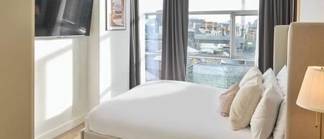 2 bedrooms, desk, iron/ironing board, travel cot