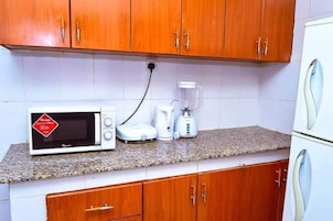 Apartamento executivo | Cozinha privada | Geladeira, micro-ondas, talheres/pratos/utensílios de cozinha