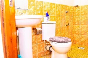 Executive Apartment | Bathroom - Lux Suites Milimani Apartments Nakuru (Nakuru)