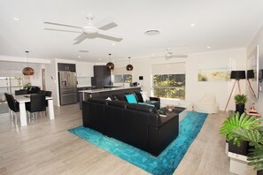 Smart TV, DVD player