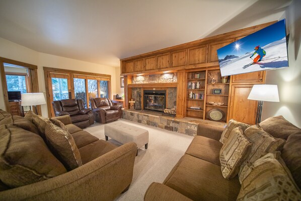 Smart TV, fireplace - Keystone Summer Escape | Patio & Trails (Keystone)