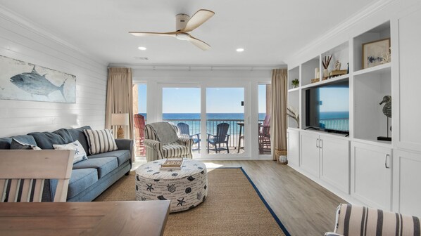 Smart TV - Gulf-Front in Destin! Pool & Mins to Beach + Free Attraction Tickets! (Destin)