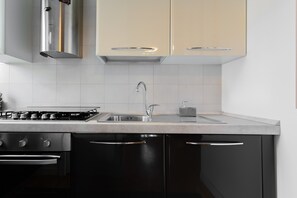 Réfrigérateur, four, lave-vaisselle