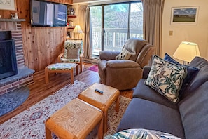 Condo, 2 phòng ngủ | Khu phòng khách