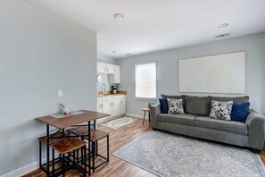 TV, fireplace, offices - The Olive Trio - 3 Homes | Sleeps 14 + Pets! (Savannah)