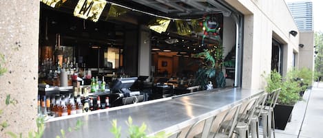 7 bar/lounge