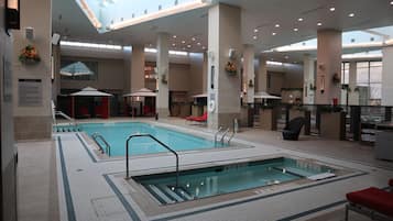 Piscine intérieure