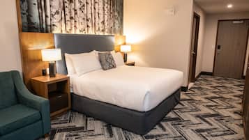 Seprai premium, brankas, meja kerja, dan tirai kedap cahaya