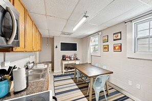 冰箱、微波炉、烤箱、炉灶