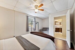 3 bedrooms, free WiFi, bed sheets - Cozy Cottage in Historic Savannah Near Forsyth Park (Savannah)