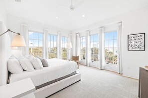 4 Schlafzimmer, Schreibtisch, Bügeleisen/Bügelbrett, kostenloses WLAN