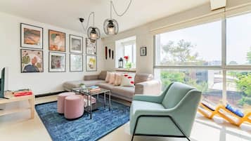 Smart TV, books, offices