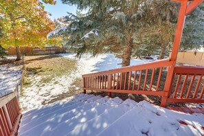 Property grounds - 7 Mi to Downtown Denver: Lakewood Gem w/ Deck! (Lakewood)
