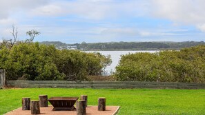 المنطقة المحيطة بالمنشأة