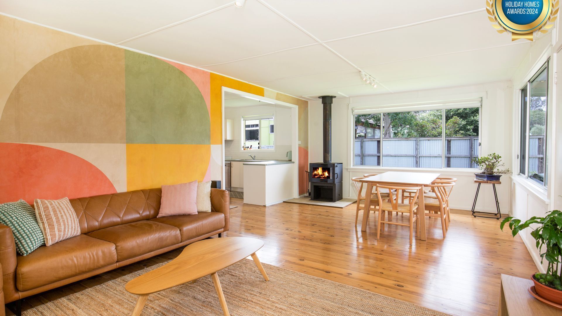 Smart TV, fireplace, books, stereo