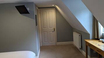 1 bedroom, iron/ironing board, free WiFi