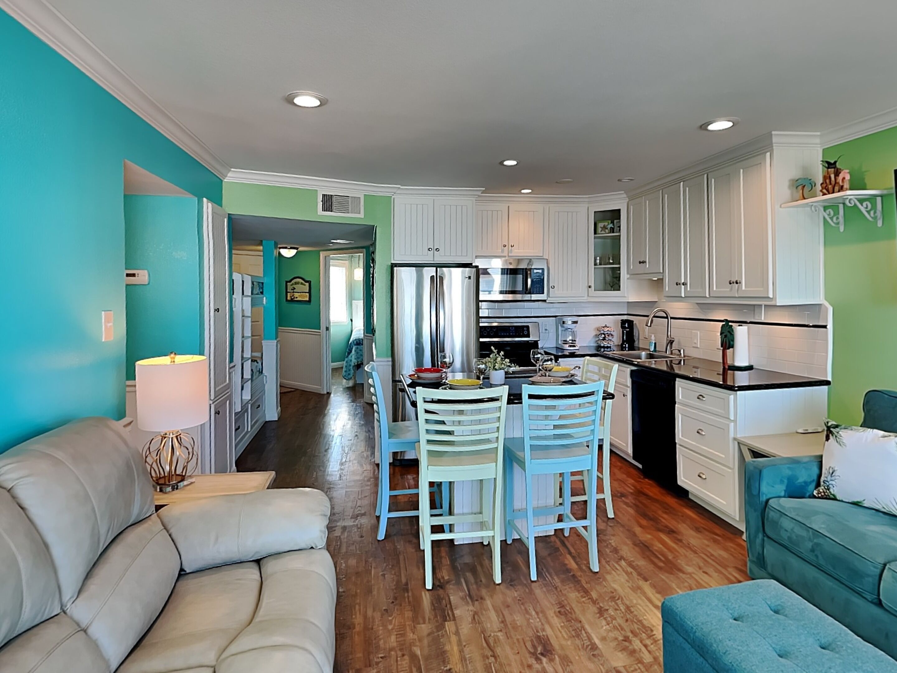 Pineapple Island | Balcony Views + Pool & Beach Access!