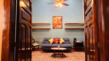 Junior Suite | Living area | Flat-screen TV