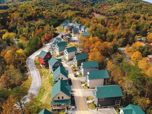 Exterior - Private Indoor Pool*Hot Tub*Fireplace*Easy Access (Pigeon Forge)
