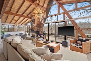 Smart TV, fireplace