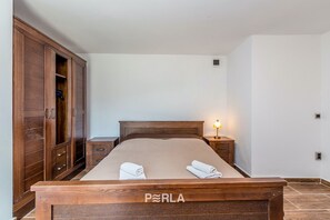 3 makuuhuonetta, silitysrauta/-lauta, Wi-Fi, vuodevaatteet