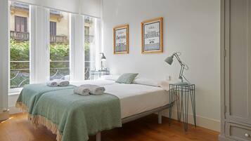 2 slaapkamers, een strijkplank/strijkijzer, gratis wifi, beddengoed