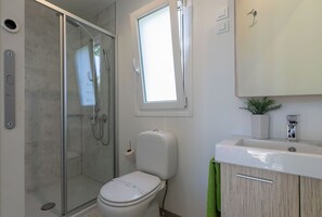 Shower, towels