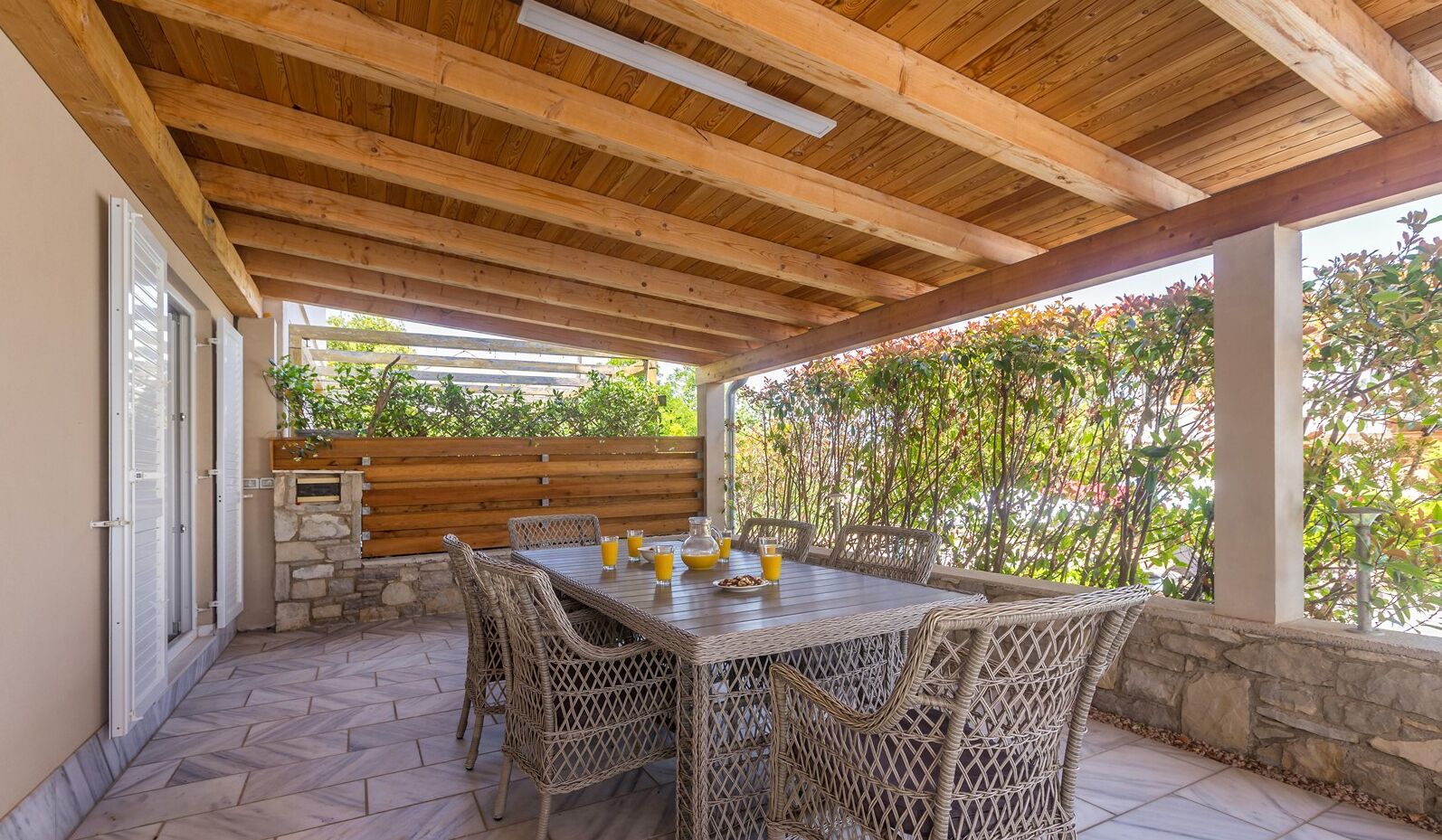 Outdoor dining