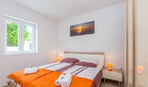 2 bedrooms, WiFi, bed sheets