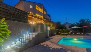 Pool - Apartment GISELLE with heated pool and large terrace 50m2 (Nerezine)