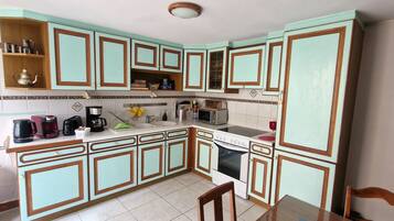 Réfrigérateur, micro-ondes, four, lave-vaisselle