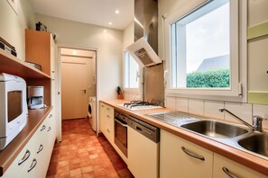 Fridge, microwave, oven, dishwasher