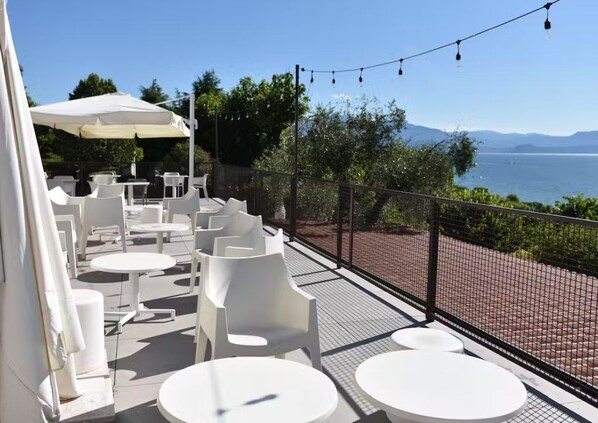 屋外ダイニングエリア