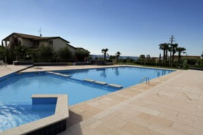 Pool - Residence Primera three-room apartment Tipo D3 sous terrain for 6 people (Moniga del Garda)