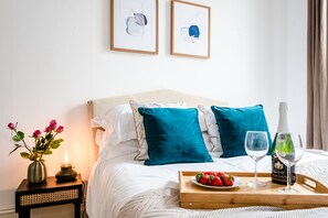 Apartment | 1 bedroom, blackout drapes, iron/ironing board, free WiFi