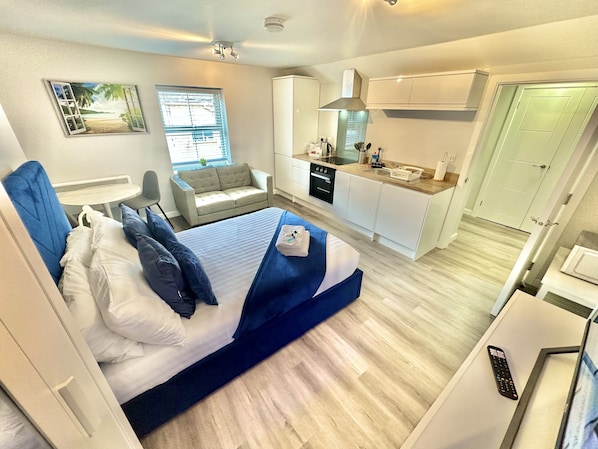 1 chambre, fer et planche à repasser, Wi-Fi gratuit, draps fournis